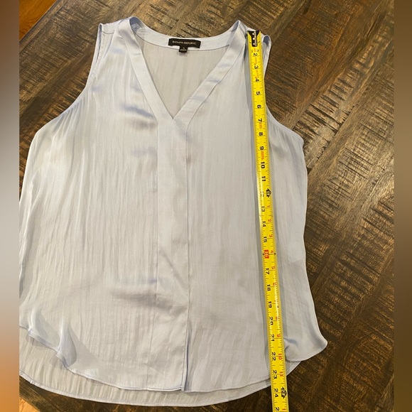 Banana Republic Silky Blue Sleeveless V-neck Blouse Size Small top shirt - Picture 3 of 6